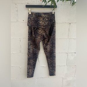 NWOT:Onzie High Rise Legging+Ride Bra set, Snake Print, size S/M